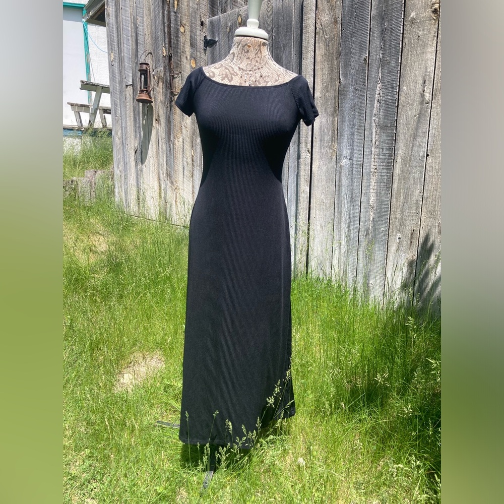 Black & form-fitting off-the-shoulder dress by Find, M